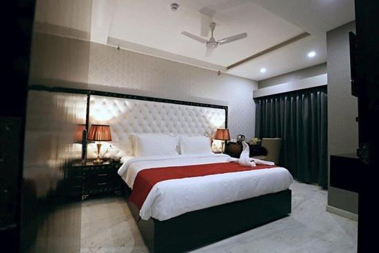 The Hotel Grace Place Inn New Delhi Buitenkant foto