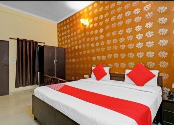 The Hotel Grace Place Inn New Delhi Buitenkant foto