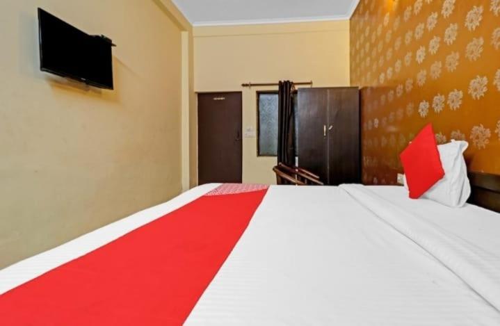 The Hotel Grace Place Inn New Delhi Buitenkant foto