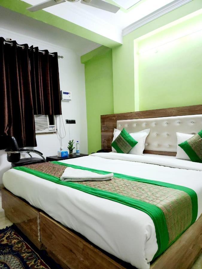 The Hotel Grace Place Inn New Delhi Buitenkant foto