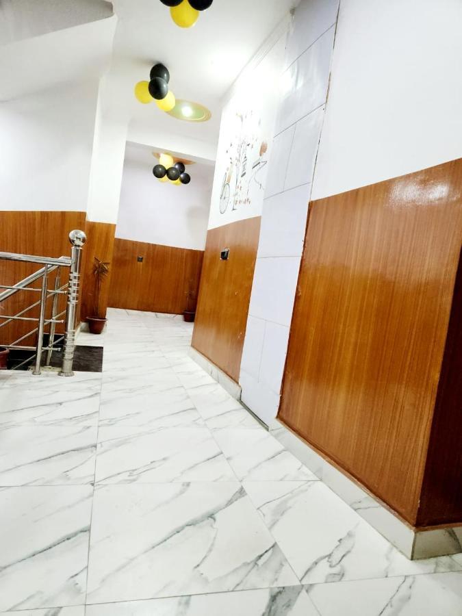 The Hotel Grace Place Inn New Delhi Buitenkant foto
