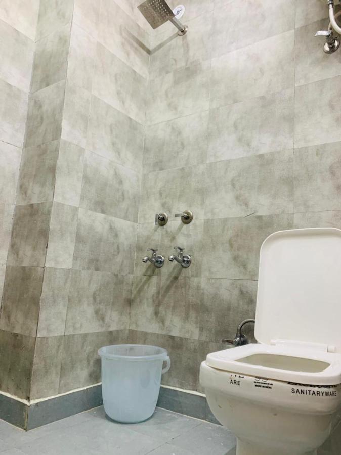 The Hotel Grace Place Inn New Delhi Buitenkant foto