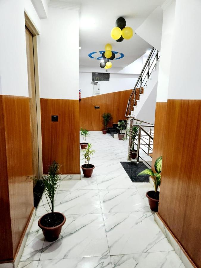 The Hotel Grace Place Inn New Delhi Buitenkant foto
