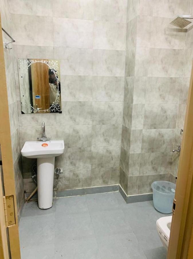The Hotel Grace Place Inn New Delhi Buitenkant foto